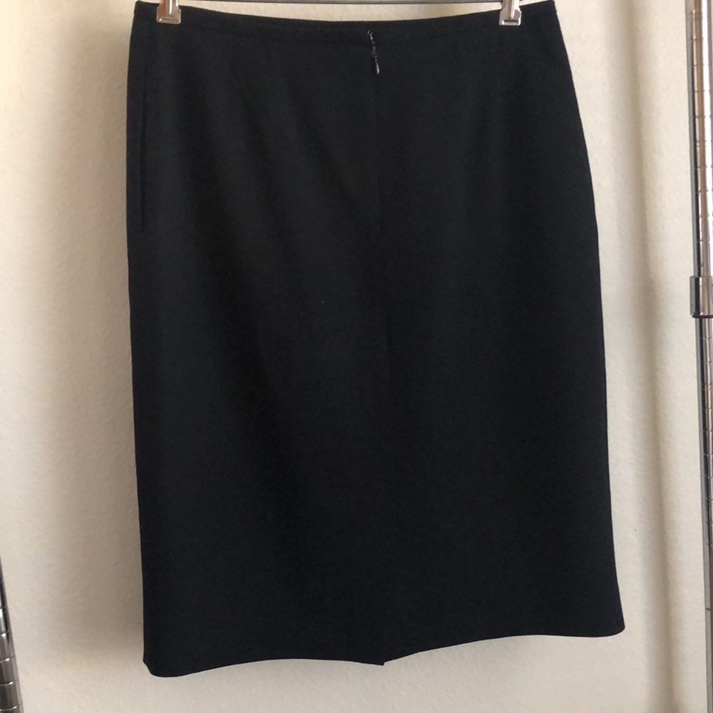 LIZ CLAIBORNE COLLECTION  Skirt.